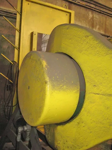 Photo #9 of 600 TON RODGERS HORIZONTAL HYDRAULIC WHEEL PRESS