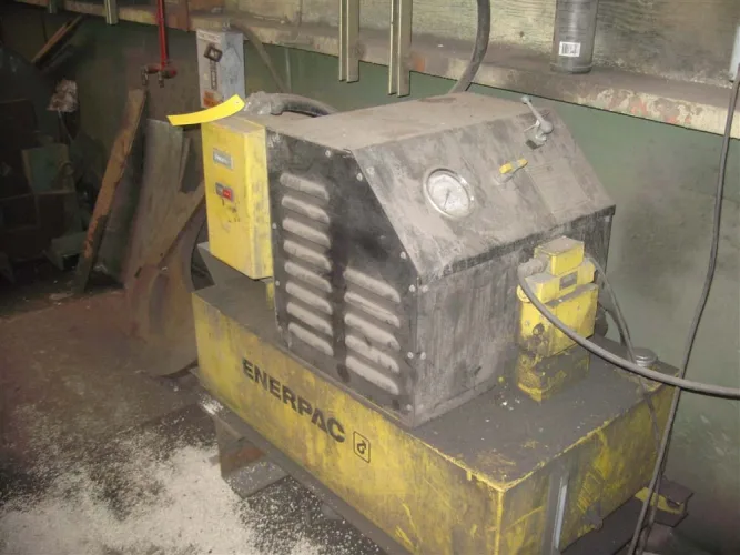 Photo #12 of 600 TON RODGERS HORIZONTAL HYDRAULIC WHEEL PRESS