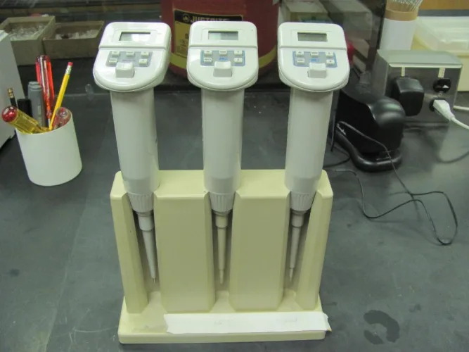 Photo #140 of LATE MODEL ANALYTICAL CHEMISTRY EQUIPMENT SURPLUS TO THE OPERATION OF RJ REYNOLDS TOBACCO COMPANY