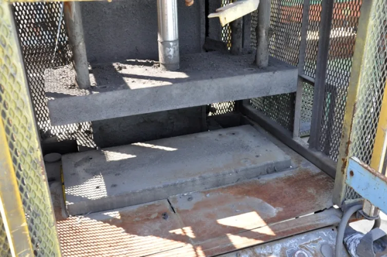 Photo #34 of ONLINE AUCTION: PRESS SALE & FEED EQUIPMENT