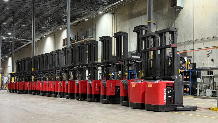 Photo #6 of 800,000 sq ft. Distribution Center - Pallet Racking, Lifts, Conveyor, Sorting Systems & General Machinery & Equipment
