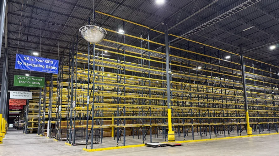 Photo #38 of 800,000 sq ft. Distribution Center - Pallet Racking, Lifts, Conveyor, Sorting Systems & General Machinery & Equipment