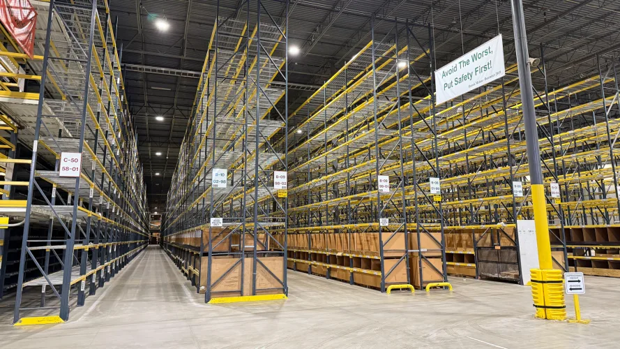 Photo #37 of 800,000 sq ft. Distribution Center - Pallet Racking, Lifts, Conveyor, Sorting Systems & General Machinery & Equipment