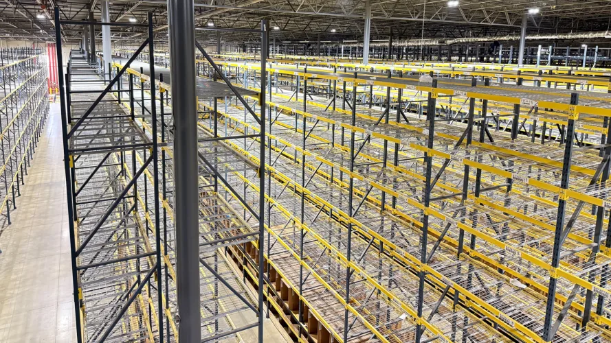 Photo #35 of 800,000 sq ft. Distribution Center - Pallet Racking, Lifts, Conveyor, Sorting Systems & General Machinery & Equipment
