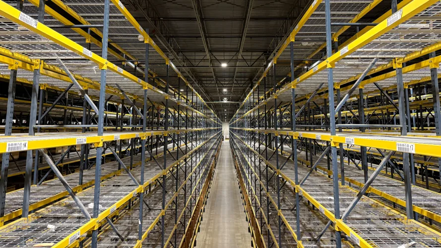 Photo #34 of 800,000 sq ft. Distribution Center - Pallet Racking, Lifts, Conveyor, Sorting Systems & General Machinery & Equipment