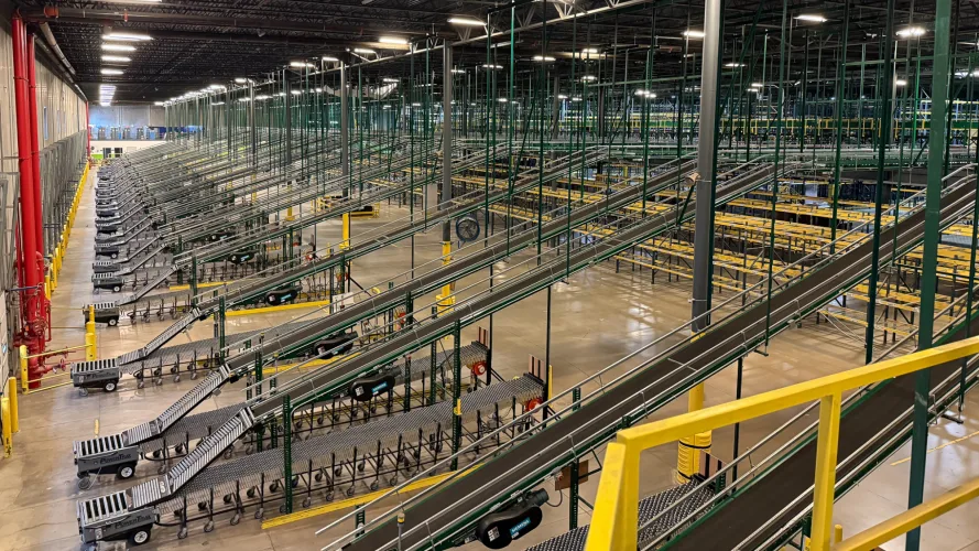 Photo #4 of 800,000 sq ft. Distribution Center - Pallet Racking, Lifts, Conveyor, Sorting Systems & General Machinery & Equipment