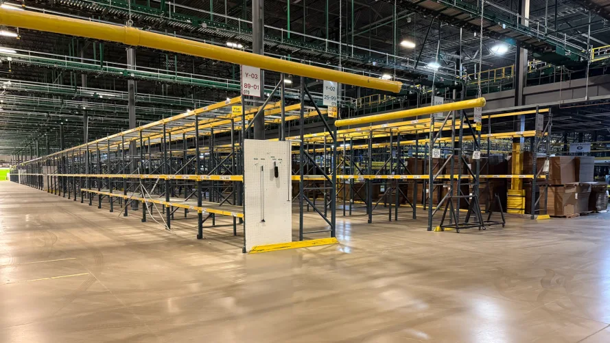 Photo #31 of 800,000 sq ft. Distribution Center - Pallet Racking, Lifts, Conveyor, Sorting Systems & General Machinery & Equipment