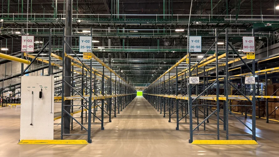 Photo #30 of 800,000 sq ft. Distribution Center - Pallet Racking, Lifts, Conveyor, Sorting Systems & General Machinery & Equipment