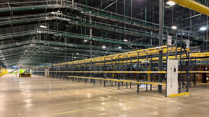 Photo #29 of 800,000 sq ft. Distribution Center - Pallet Racking, Lifts, Conveyor, Sorting Systems & General Machinery & Equipment