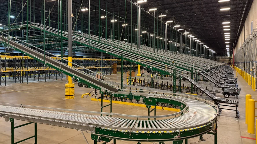 Photo #8 of 800,000 sq ft. Distribution Center - Pallet Racking, Lifts, Conveyor, Sorting Systems & General Machinery & Equipment