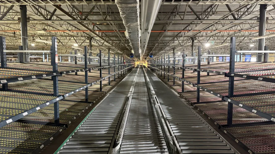 Photo #19 of 800,000 sq ft. Distribution Center - Pallet Racking, Lifts, Conveyor, Sorting Systems & General Machinery & Equipment