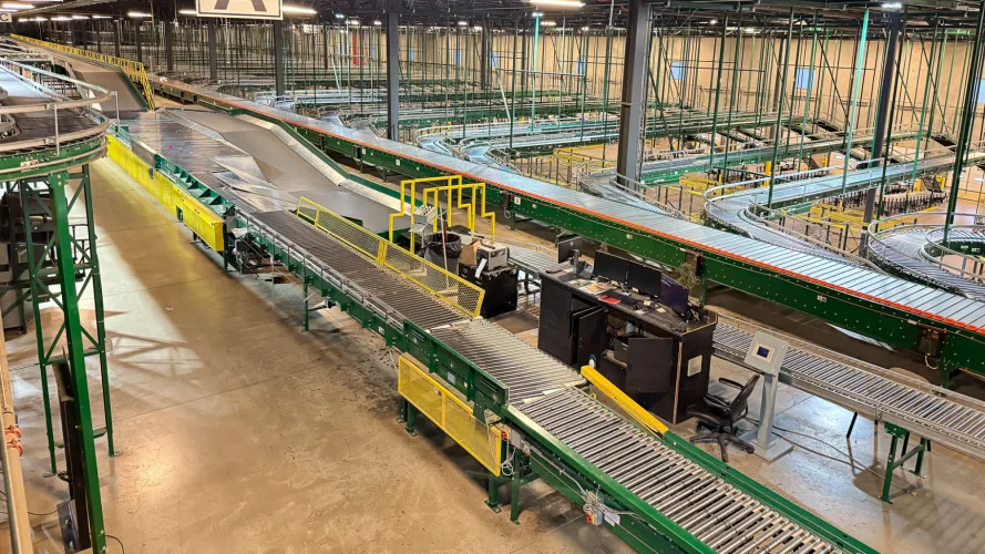 Photo #9 of 800,000 sq ft. Distribution Center - Pallet Racking, Lifts, Conveyor, Sorting Systems & General Machinery & Equipment