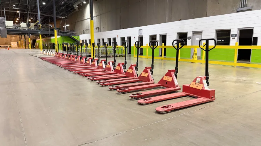 Photo #5 of 800,000 sq ft. Distribution Center - Pallet Racking, Lifts, Conveyor, Sorting Systems & General Machinery & Equipment