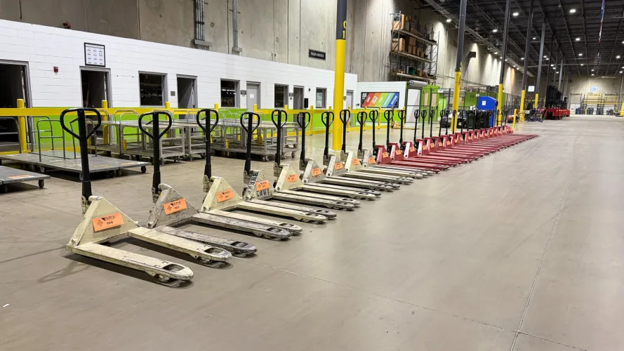 Photo #3 of 800,000 sq ft. Distribution Center - Pallet Racking, Lifts, Conveyor, Sorting Systems & General Machinery & Equipment