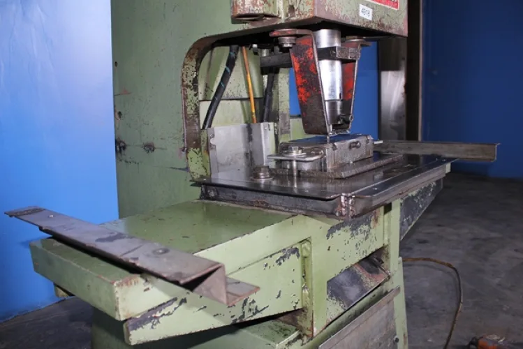 Photo #47 of NO RESERVE EBAY AUCTIONS! 
BOSCHERT HYDRAULIC POWER NOTCHER, PEXTO POWERED BEADER CRIMPER, METAL MUNCHER PUNCH, HUCK PORTABLE HYDRAULIC UNIT, AND MORE!