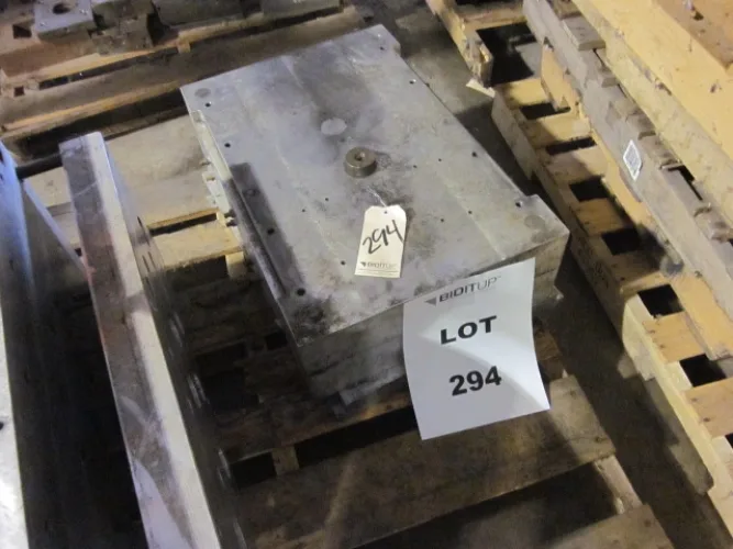 Photo #74 of INJECTION AND BLOW MOLDING MACHINES, INJECTION & BLOW MOLDING DIES, GRANULATORS, FABRIC CUTTING AND SEWING, CLEAT RIVETING, HOPPERS, DRYERS AND MORE