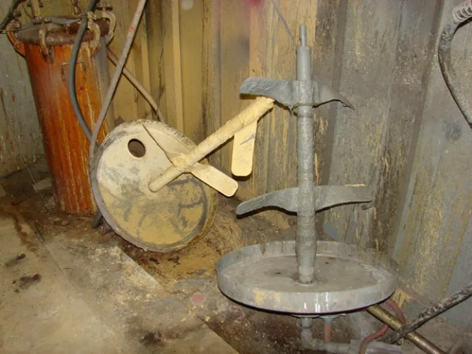 Photo #16 of ASSETS NO LONGER REQUIRED IN THE CONTINUING OPERATIONS OF GREAT DANE LIMITED PARTNERSHIP