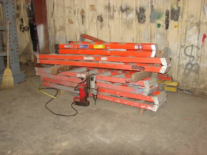 Photo #35 of ASSETS NO LONGER REQUIRED IN THE CONTINUING OPERATIONS OF GREAT DANE LIMITED PARTNERSHIP