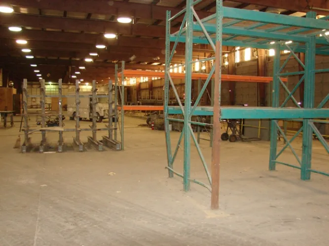 Photo #43 of ASSETS NO LONGER REQUIRED IN THE CONTINUING OPERATIONS OF GREAT DANE LIMITED PARTNERSHIP