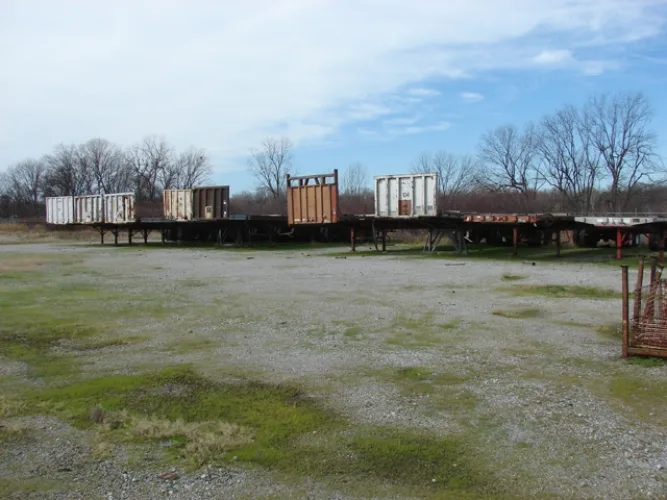 Photo #76 of ASSETS NO LONGER REQUIRED IN THE CONTINUING OPERATIONS OF GREAT DANE LIMITED PARTNERSHIP