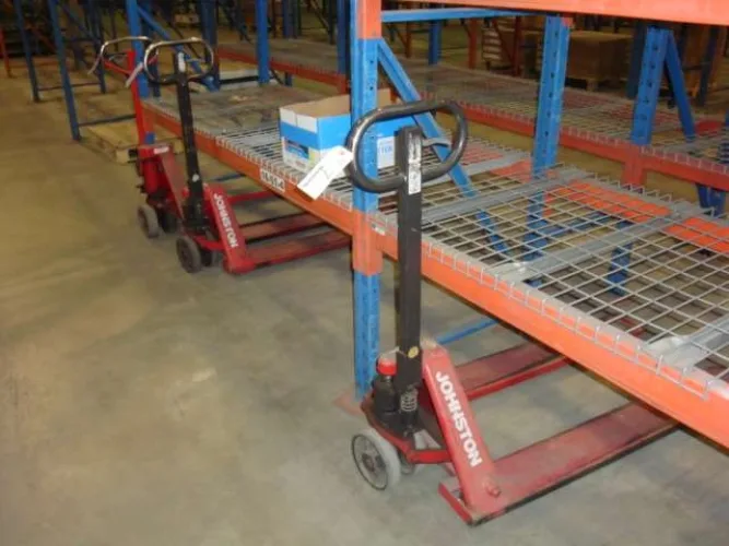 Photo #9 of EXCESS EQUIPMENT OF A DISTRIBUTOR OF PACKAGING, FACILITY AND PRINTING SUPPLIES - XPEDX - EDMONTON