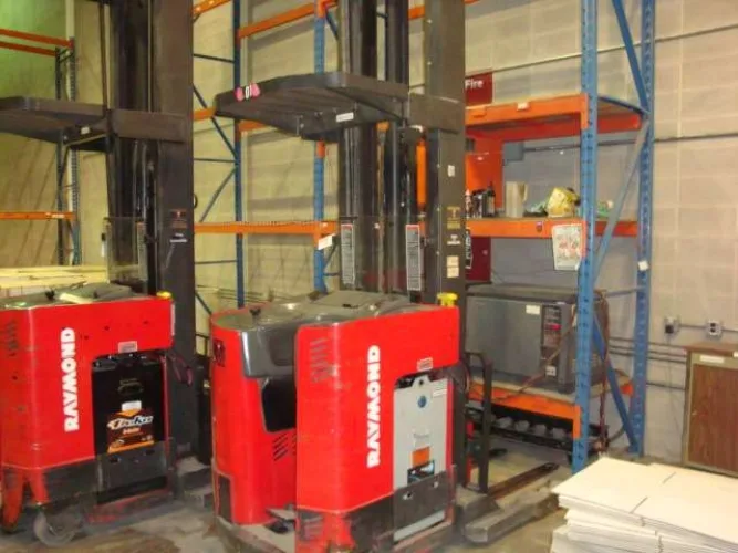 Photo #15 of EXCESS EQUIPMENT OF A DISTRIBUTOR OF PACKAGING, FACILITY AND PRINTING SUPPLIES - XPEDX - EDMONTON