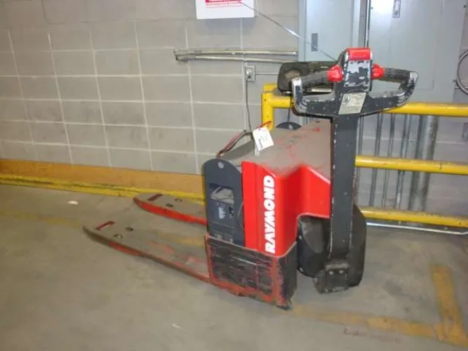 Photo #19 of EXCESS EQUIPMENT OF A DISTRIBUTOR OF PACKAGING, FACILITY AND PRINTING SUPPLIES - XPEDX - EDMONTON