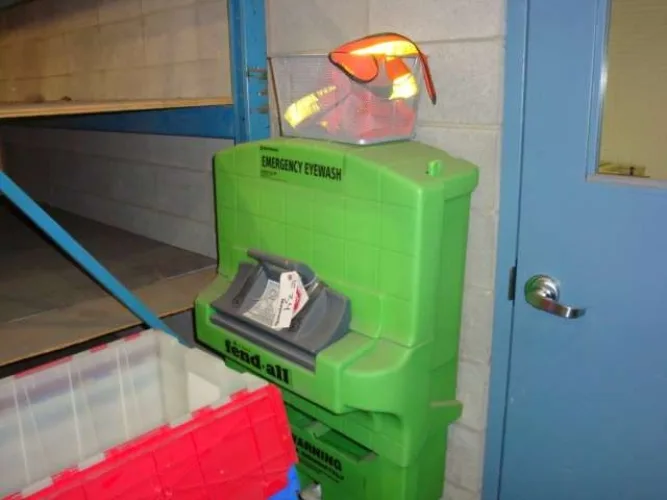 Photo #32 of EXCESS EQUIPMENT OF A DISTRIBUTOR OF PACKAGING, FACILITY AND PRINTING SUPPLIES - XPEDX - EDMONTON