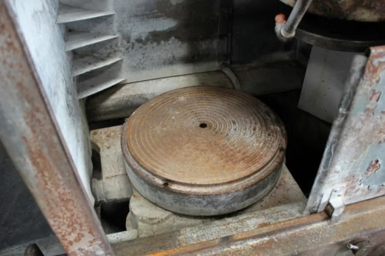 Photo #21 of NO RESERVE EBAY AUCTION: GRINDERS, OVENS, CHILLER, OIL FILTER, VACUUM PUMP, BRIDGEPORT LATHE, LASER MARKERS, ELECTRIC LIFT, CMM, AND WET BENCH