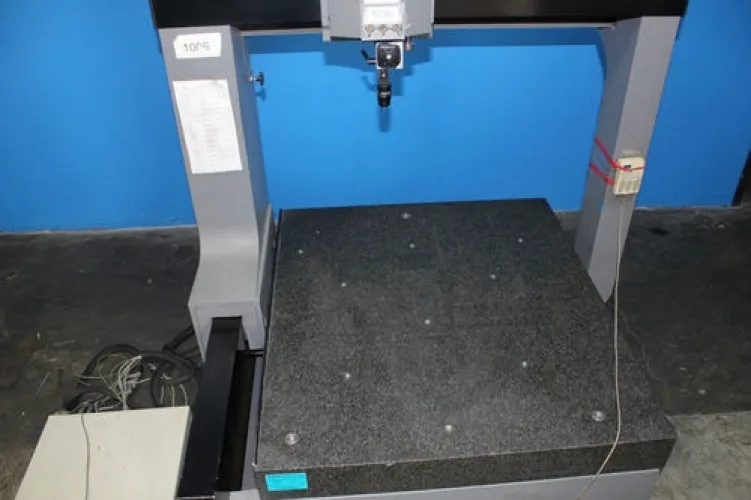 Photo #43 of NO RESERVE EBAY AUCTION: GRINDERS, OVENS, CHILLER, OIL FILTER, VACUUM PUMP, BRIDGEPORT LATHE, LASER MARKERS, ELECTRIC LIFT, CMM, AND WET BENCH