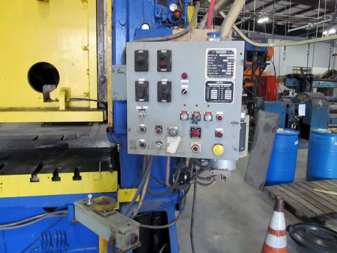 Photo #2 of NO RESERVE AUCTION! 500-TON VERSON MDL: 500-52-120T STRAIGHT SIDE PRESS