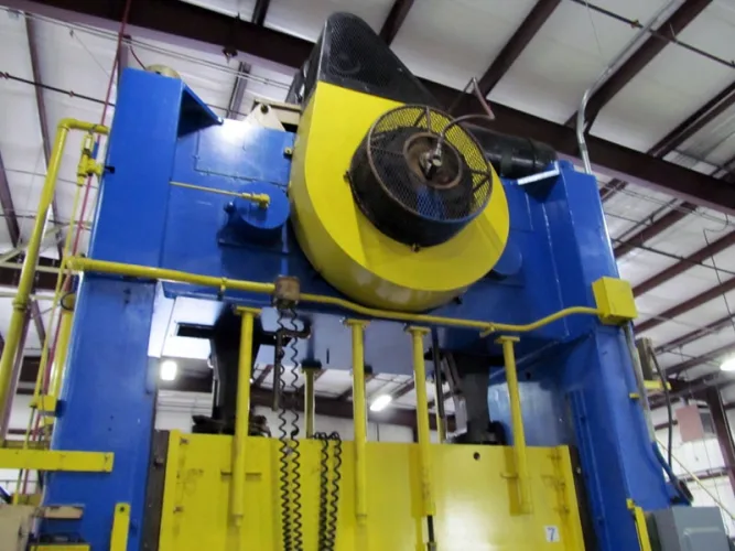 Photo #8 of NO RESERVE AUCTION! 500-TON VERSON MDL: 500-52-120T STRAIGHT SIDE PRESS