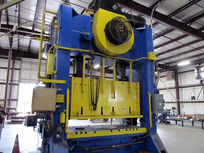 Photo #9 of NO RESERVE AUCTION! 500-TON VERSON MDL: 500-52-120T STRAIGHT SIDE PRESS