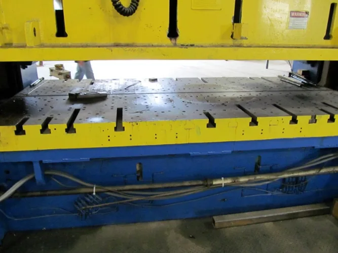 Photo #10 of NO RESERVE AUCTION! 500-TON VERSON MDL: 500-52-120T STRAIGHT SIDE PRESS