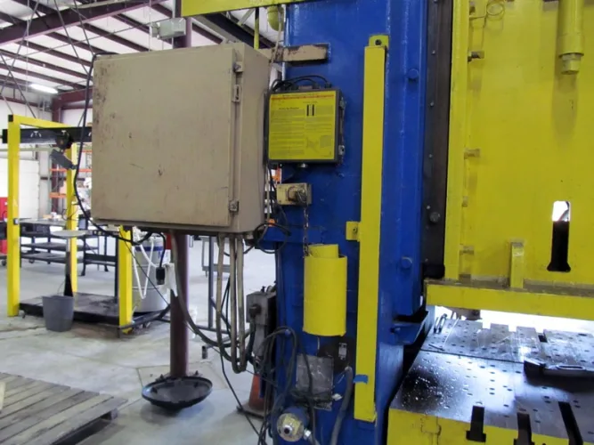 Photo #11 of NO RESERVE AUCTION! 500-TON VERSON MDL: 500-52-120T STRAIGHT SIDE PRESS