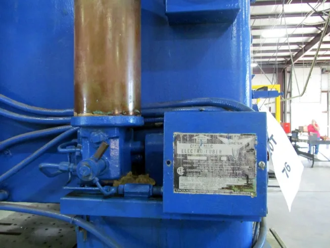 Photo #15 of NO RESERVE AUCTION! 500-TON VERSON MDL: 500-52-120T STRAIGHT SIDE PRESS