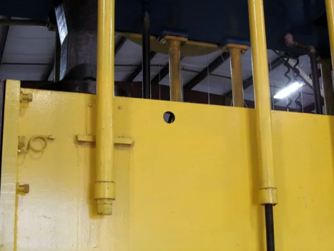 Photo #16 of NO RESERVE AUCTION! 500-TON VERSON MDL: 500-52-120T STRAIGHT SIDE PRESS
