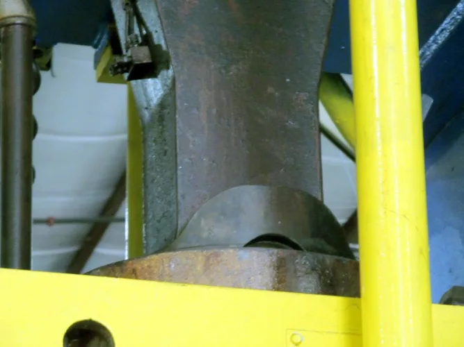 Photo #29 of NO RESERVE AUCTION! 500-TON VERSON MDL: 500-52-120T STRAIGHT SIDE PRESS
