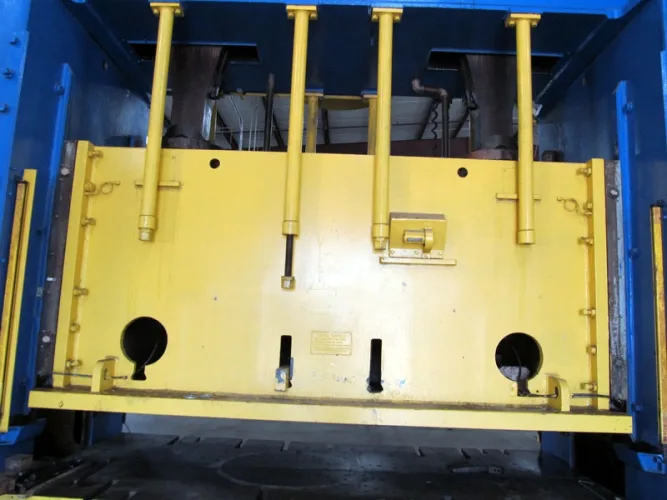 Photo #31 of NO RESERVE AUCTION! 500-TON VERSON MDL: 500-52-120T STRAIGHT SIDE PRESS