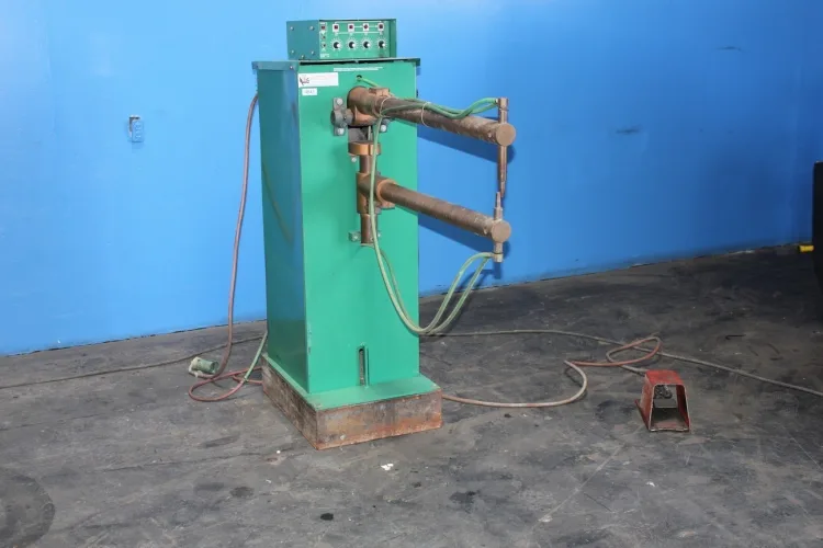 Photo #5 of LOW RESERVE EBAY AUCTION! BANDSAW, PALLET JACKS, PRESS BRAKE, HYDRAULIC POWER NOTCHER AND MORE!