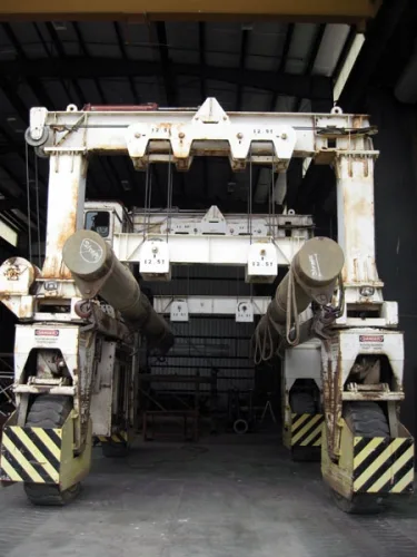 Photo #11 of 1984 100,000 LBS. ROPCO MDL: HD-1080-S STRADDLE LIFT CRANE