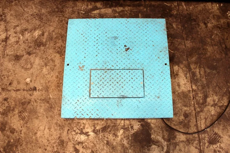 Photo #12 of LOW RESERVE EBAY AUCTION! OVENS, STORAGE CABINETS, AIR COMPRESSORS, AIR PRESS, CRIMPING MACHINE, TURRET PUNCH, HYDRAULIC PUNCH, AND MUCH MORE!