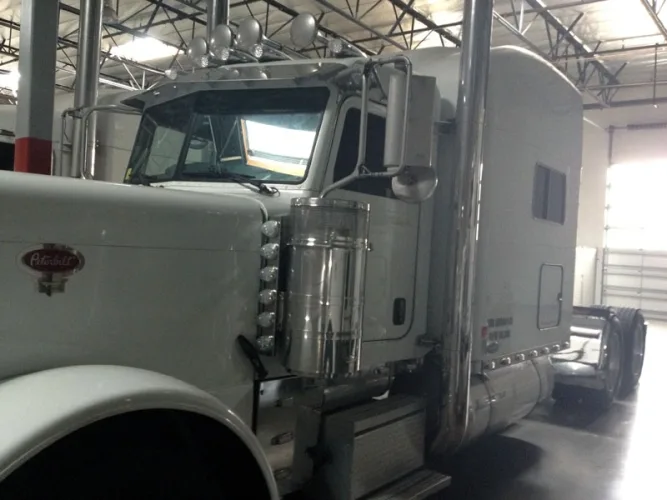 Photo #75 of BANKRUPTCY OF KLC TRANSPORTATION, INC. - 13 LATE MODEL SEMI-TRUCKS: (8) 2005 - 2007 PETERBILT, (4) 2007 VOLVO & (1) 2006 STERLING