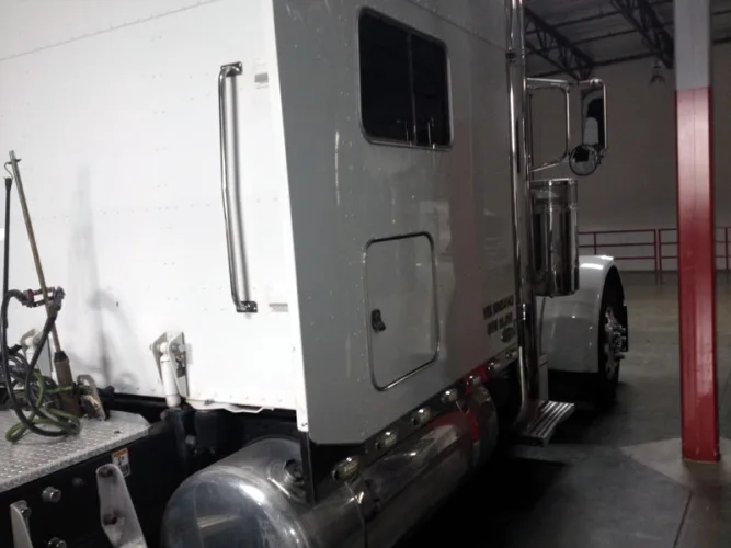 Photo #79 of BANKRUPTCY OF KLC TRANSPORTATION, INC. - 13 LATE MODEL SEMI-TRUCKS: (8) 2005 - 2007 PETERBILT, (4) 2007 VOLVO & (1) 2006 STERLING