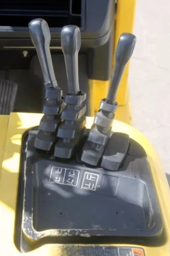 Photo #4 of (4) 1999-2004 HYSTER 5,300 LBS TO 11,000 LBS CAPACITY PROPANE FORKLIFTS