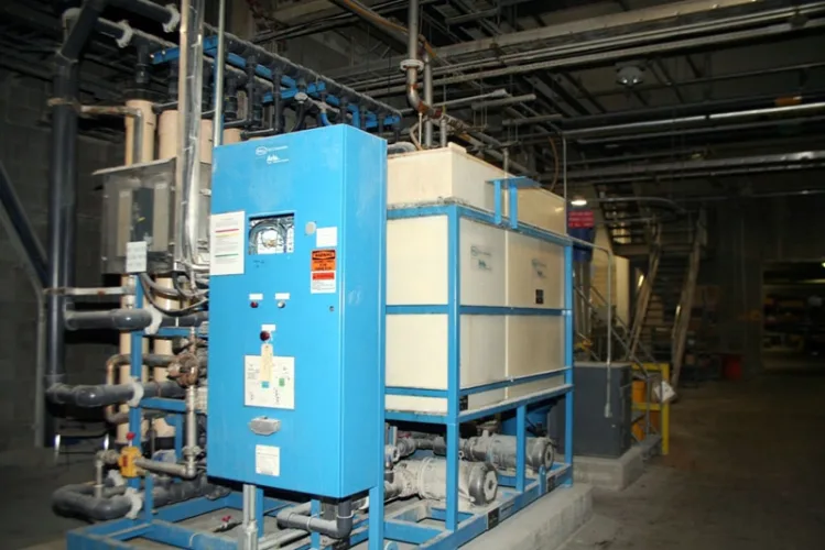 Photo #7 of DAY 1 OF 2 DAY AUCTION: FORMERLY OF VERSO PAPER - SARTELL MILL, ONE MILLION SQUARE FOOT PAPER MANUFACTURING FACILITY, OVER 2500 LOTS INCLUDING:  PAPERMAKING EQUIPMENT, MACHINE SHOP & ROLL MAKING, FABRICATION, HUGE LABORATORY, OVERHEAD CRANES, PLANT
