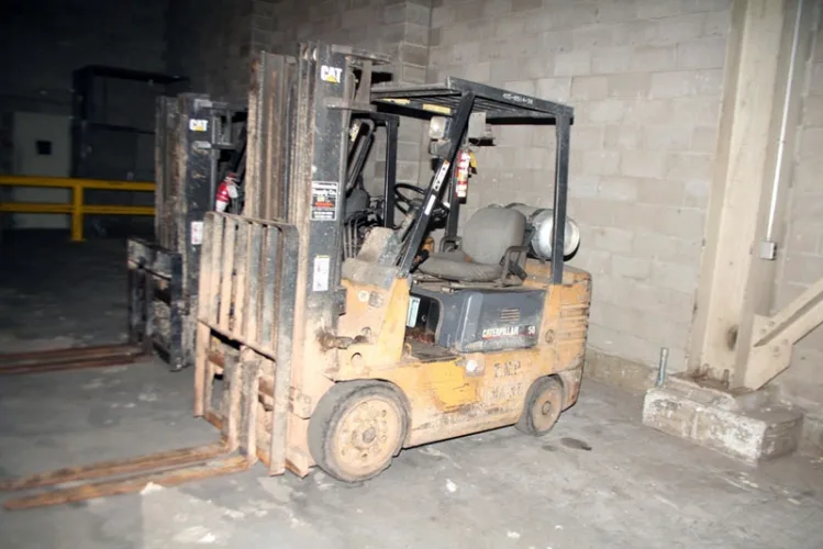 Photo #9 of DAY 1 OF 2 DAY AUCTION: FORMERLY OF VERSO PAPER - SARTELL MILL, ONE MILLION SQUARE FOOT PAPER MANUFACTURING FACILITY, OVER 2500 LOTS INCLUDING:  PAPERMAKING EQUIPMENT, MACHINE SHOP & ROLL MAKING, FABRICATION, HUGE LABORATORY, OVERHEAD CRANES, PLANT