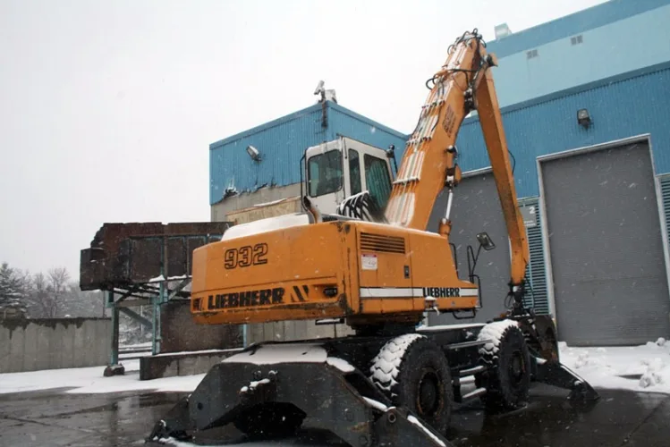 Photo #32 of DAY 1 OF 2 DAY AUCTION: FORMERLY OF VERSO PAPER - SARTELL MILL, ONE MILLION SQUARE FOOT PAPER MANUFACTURING FACILITY, OVER 2500 LOTS INCLUDING:  PAPERMAKING EQUIPMENT, MACHINE SHOP & ROLL MAKING, FABRICATION, HUGE LABORATORY, OVERHEAD CRANES, PLANT