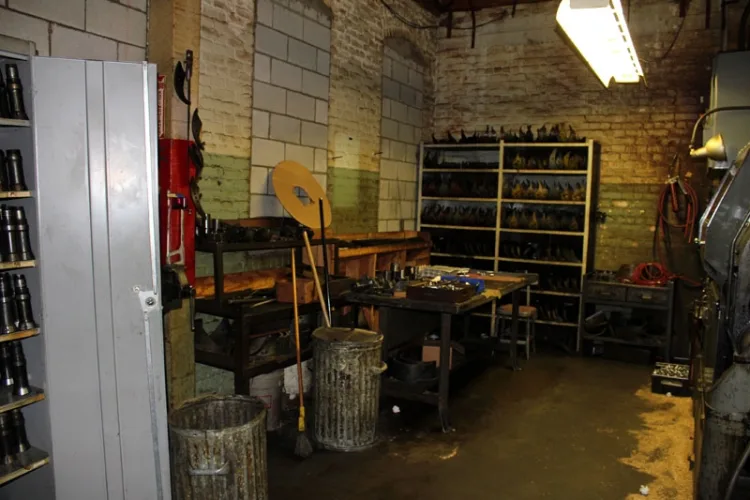 Photo #219 of PLANT CLOSURE OF BT CRELLIN MACHINE SHOP!  ASSET TO INCLUDE: VERTICAL MACHINING CENTERS, CNC TURNING CENTERS, AUTOMATIC SCREW MACHINES, MILLS, LATHES, GRINDERS, AND MUCH MORE!