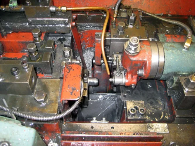 Photo #25 of SURPLUS TO THE ONGOING NEEDS OF L & M MANUFACTURING - HIGH SPEED FASTENER MANUFACTURING MACHINERY: COLD HEADERS, THREAD ROLLERS, PINCH POINTERS & MUCH MORE